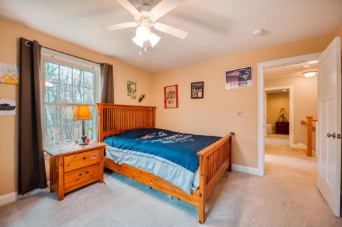 47 Floyd Rd, Derry NH  03038-4712 exterior