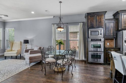 1155 Sunlight Dr, Lewisville TX  75028-4051 exterior