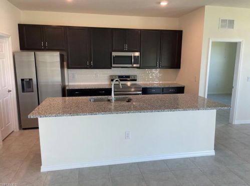 2202 14th Ter, Cape Coral, FL 33990-1941