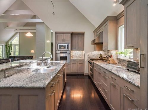 80 Ingham Hill Rd, Essex CT  06426-1507 exterior