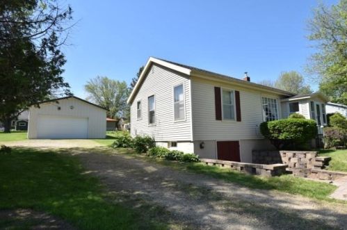 323 Walnut St, Dodgeville, WI 53533-1735