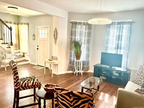 37 Beacon St, Middletown NY 10940-4733 exterior