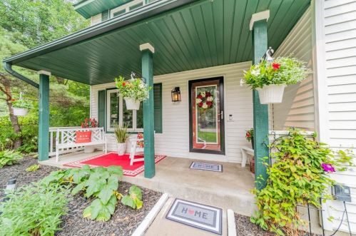 2106 Chestnut Dr, Hudson, WI 54016-1470