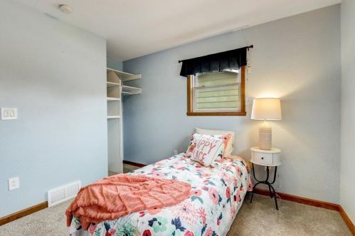 1022 121, Milwaukee WI 53226-3309 exterior