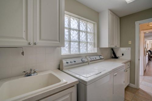 10652 Hartwick Dr, Fort Pierce FL  34987-1923 exterior