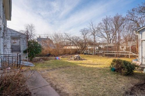 111 Eldridge St, Manchester CT  06040-5551 exterior