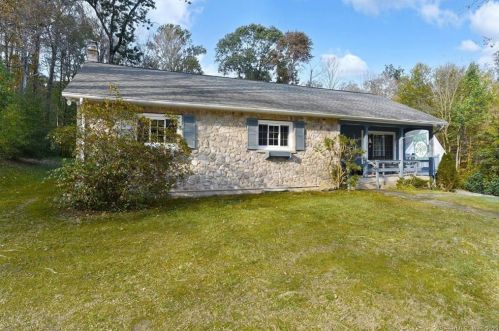 90 Abbey Rd, East Hampton, CT 06424-2103