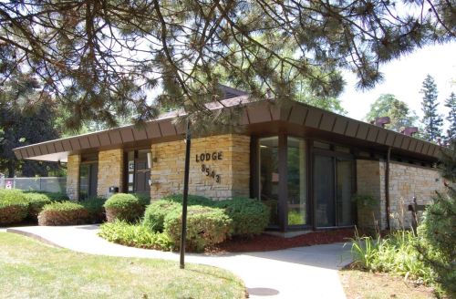 8643 Servite Dr, Milwaukee WI  53223-2582 exterior