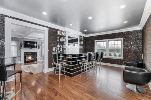 18 Hilltop Dr, Rye Brook NY  10573-5308 exterior