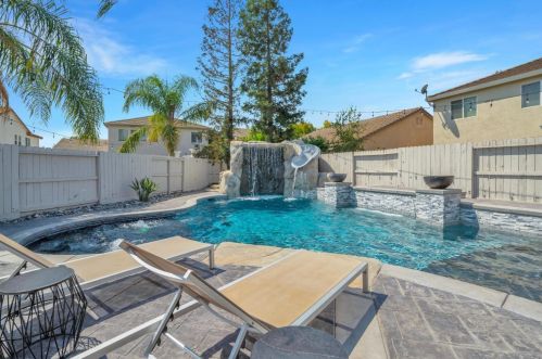 1305 Oak Leaf Cir, Valley Home CA 95361-2769 exterior