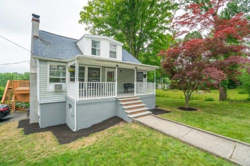 63 Entrance Way, Mahopac NY  10541-1328 exterior