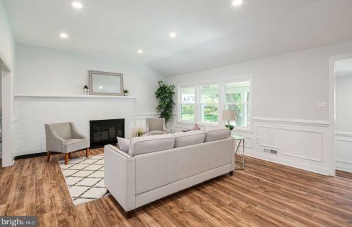 801 Meetinghouse Ct, Riverton NJ  08077-3325 exterior