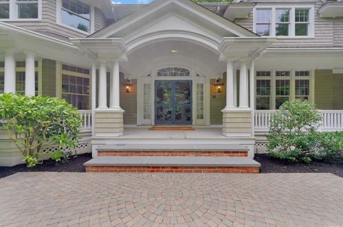 24 Stone Dr, Northport, NY 11768-1841