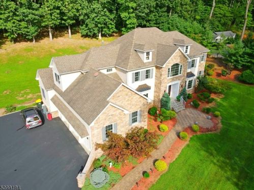 1647 Washington Valley Rd, Martinsville, NJ 08836-2001