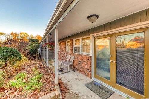 1 Greentree Cir, Westbury NY  11590-1510 exterior