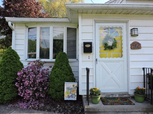 92 Jersey St, Waterbury, CT 06706-2712
