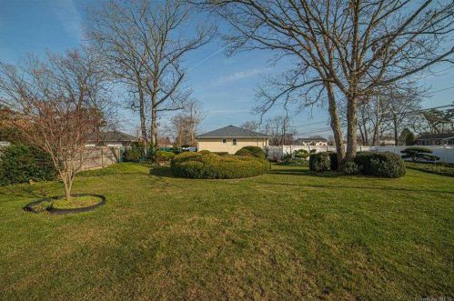 259 Rockaway St, Islip Terrace, NY 11752-1104