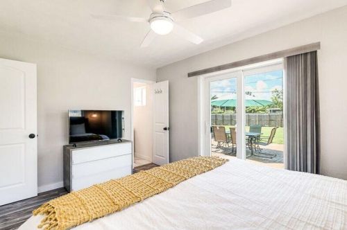 601 2nd St, Dania Beach FL  33004-3312 exterior