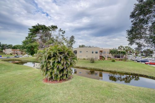 814 Normandy Q, Delray Beach FL  33484-7932 exterior