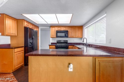 4602 Townley Ave, Glendale, AZ 85302-5242