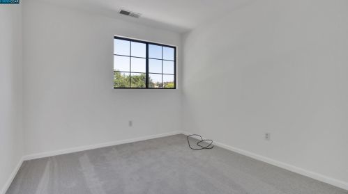 2101 Henry Ave, Pinole CA  94564-1771 exterior