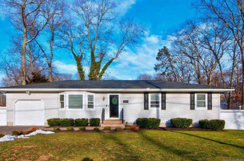 95 Parkside Ave, Miller Place NY  11764-3121 exterior