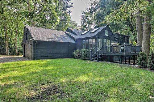 8 Tulip Tree Ln, Norwalk CT  06851-1409 exterior