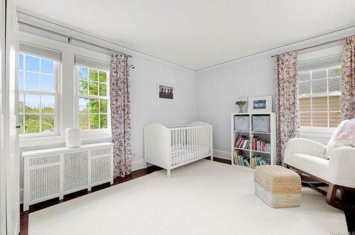 20 Hazelton Dr, White Plains NY  10605-3818 exterior