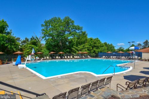 43527 Butler Pl, Leesburg VA 20176-7428 exterior