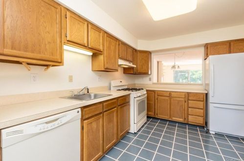 23 Devonshire Dr, Yorktown Hgts, NY 10598-1029