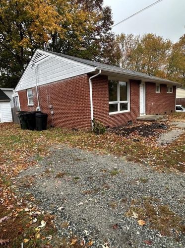 1315 Collins Dr, Burlington, NC 27215-6406