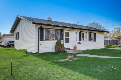 8456 17th Ave, Kenosha, WI 53143-1630