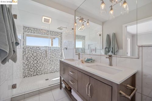 303 Hillside Ave, Oakland CA  94611-4013 exterior