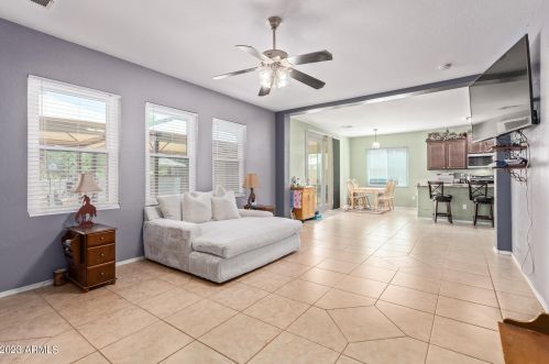 6977 Glenn Dr, Glendale, AZ 85303-2678