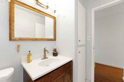 1636 99 Ave, Oakland CA  94605-4814 exterior