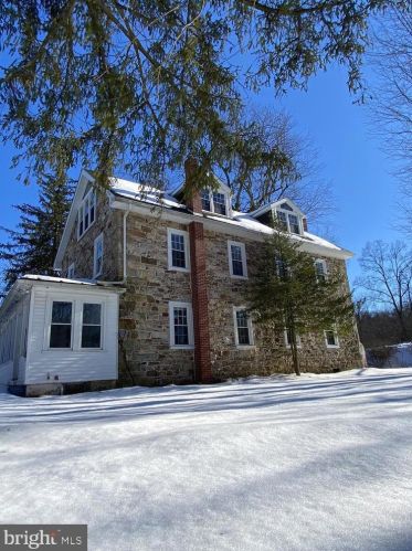 6 Main St, Molino, PA 17961-9168