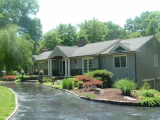 26 Wood End Dr, Bridgeport, CT 06612-1133