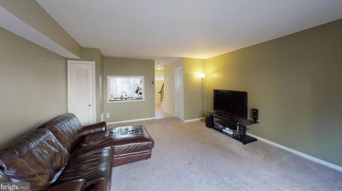8147 Kingsway Ct, Springfield VA  22152-1158 exterior