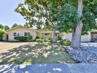 18820 Kosich Dr, Saratoga, CA 95070-3554