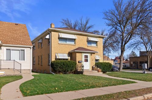 7302 Lincoln Ave, Milwaukee, WI 53219-1822