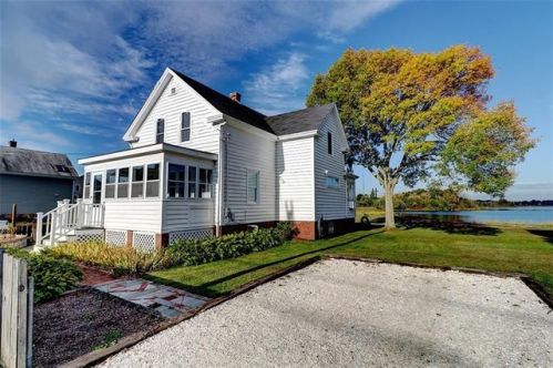 218 Market St, Warren, RI 02885-2608