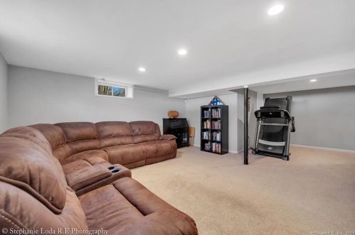 19 Seneca Rd, Wallingford CT  06492-2817 exterior