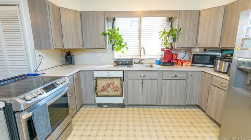 60 Marion St, Bridgeport CT  06606-4675 exterior