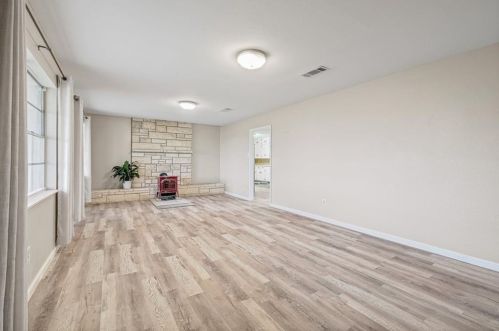 637 Bateman Rd, Red Rock, TX 78662-4515