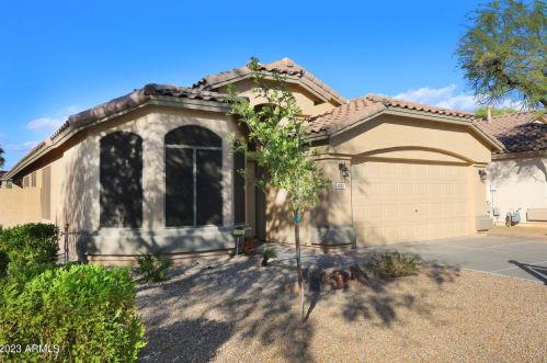 11122 Windsor Ave, Avondale AZ  85392-5875 exterior