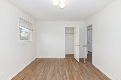 4 Flint Ln, Muttontown NY  11753-2611 exterior