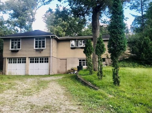 3 White Oak Rd, Laughlintown, PA 15655-1007