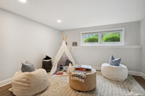 23 Brighton Pl, Stamford CT  06902-2501 exterior