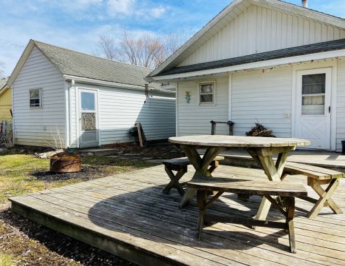 1459 Shoreland Ln, Hubertus, WI 53033-9757