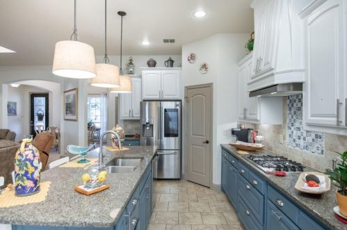 1010 Burkburnett Dr, Weatherford TX  76087-2819 exterior